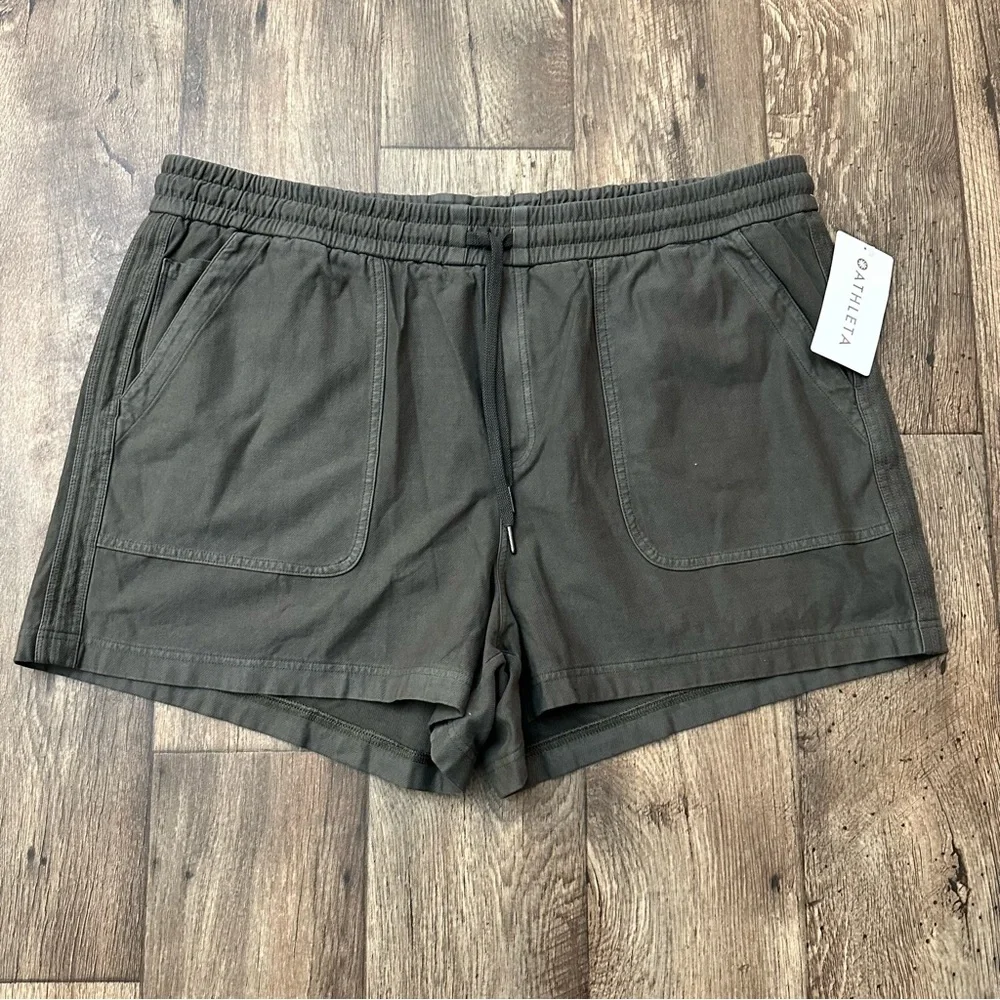 Athleta Farallon Breathable Shorts Women’s Size 24 Cypress Green